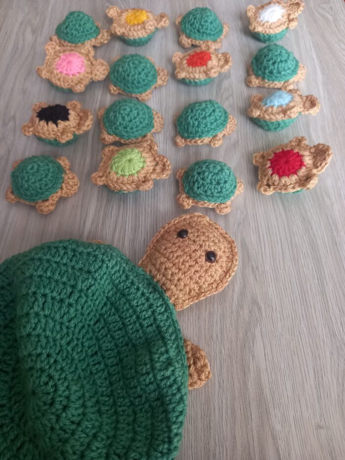 crochet mamma turtle with little baby turtles with matching colours for a memory game