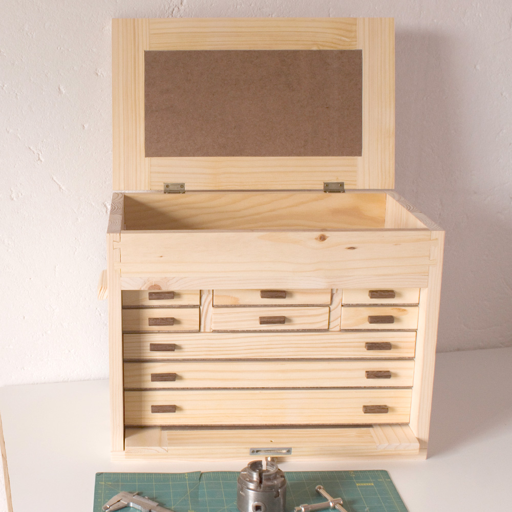 Engineers Style Tool Chest - Image 3