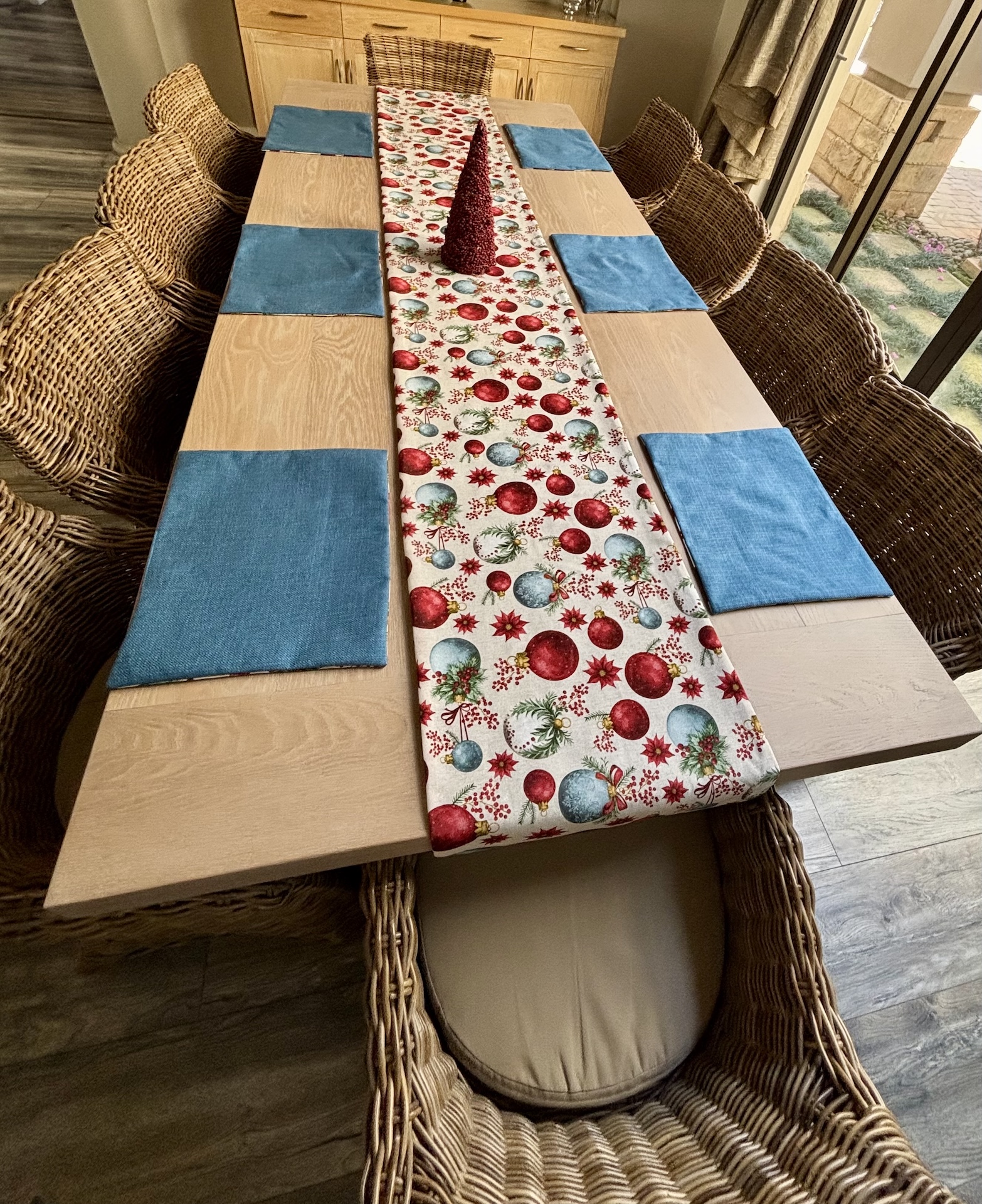 Table Runners Christmas Designs - Image 13