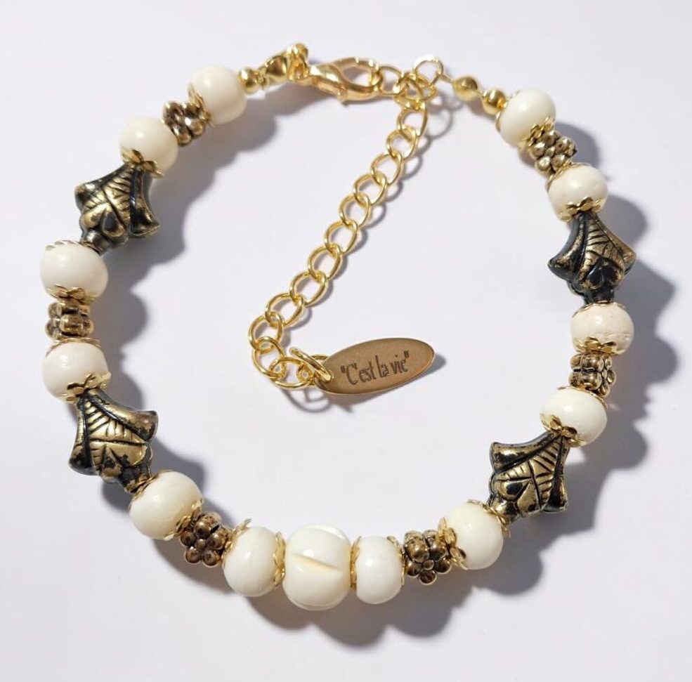 Vintage-Style Acrylic Ivory Beaded Bracelet - Moksi