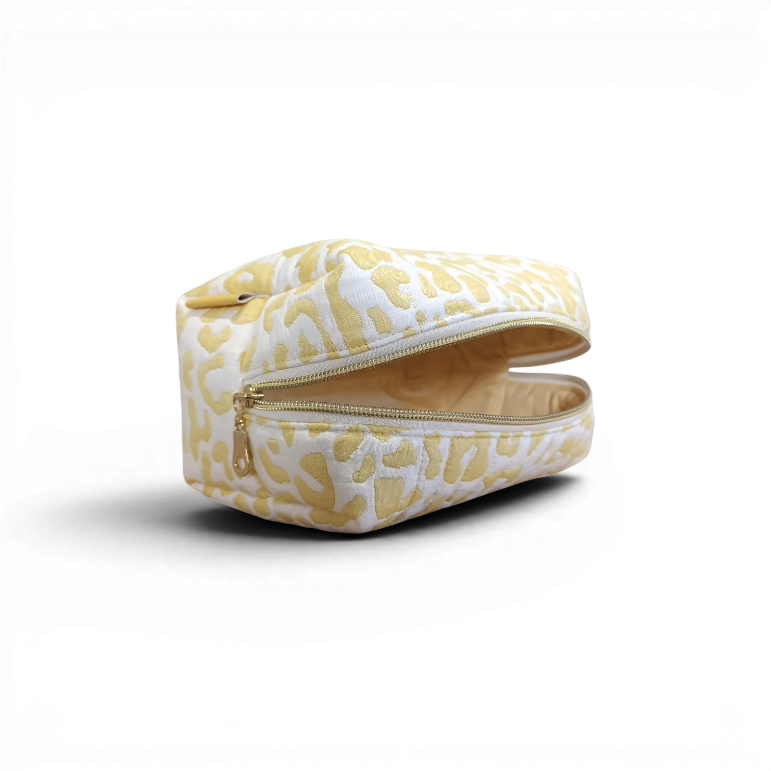 lining_view_of_the_delulu_yellow_and_white_Leopard_quilted_boxy_bag